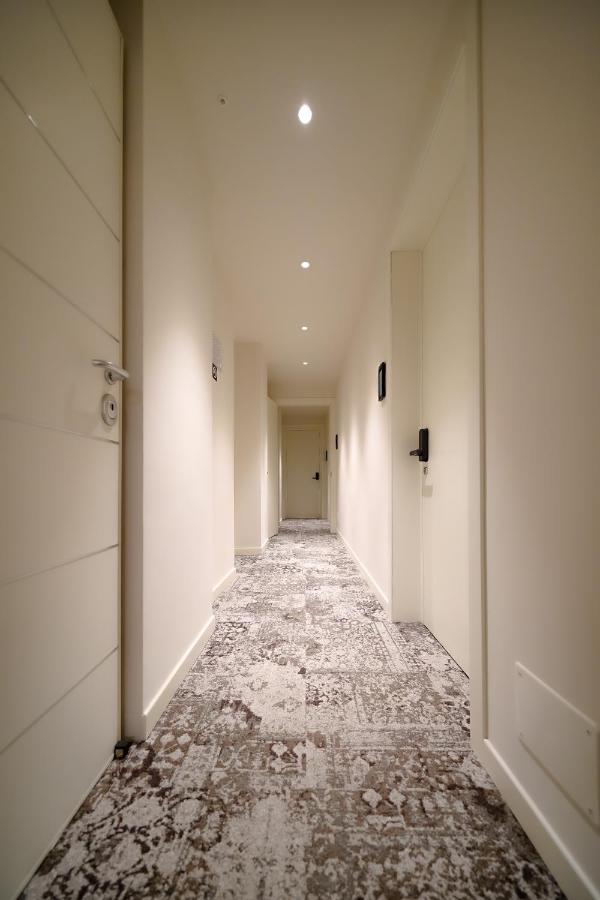Bergamo Inn 15 Eksteriør bilde A corridor in a hotel