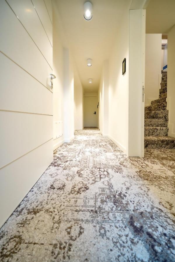 Bergamo Inn 15 Eksteriør bilde A granite floor
